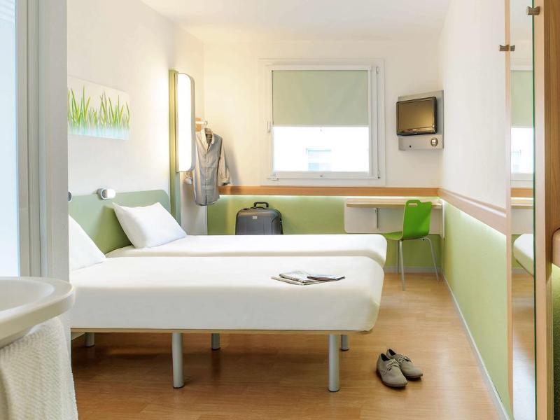 Ibis Budget איסוואר מראה חיצוני תמונה